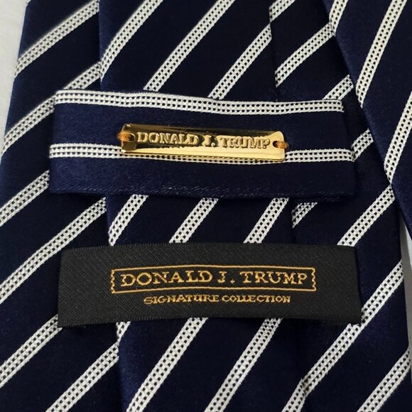 Donald J Trump Signature Silk Necktie - Blue White Striped - 3 5/8" x 62" - Picture 4 of 5